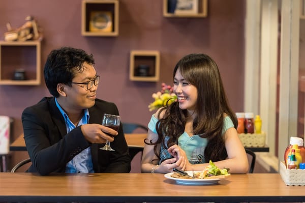 Couple eating in a restaraunt